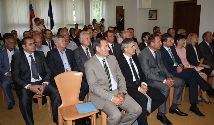 5. fotografia fotogalérie Odovzdávanie mimoriadnej vecnej ceny za bytovku 8.6.2016